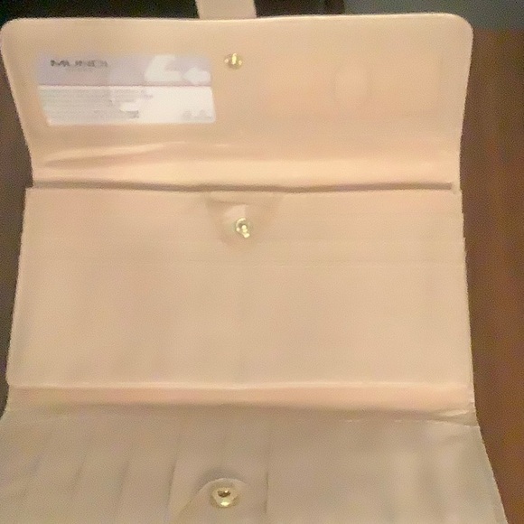 Elegant gold wallet with gold accent, RFID - Picture 3 of 3